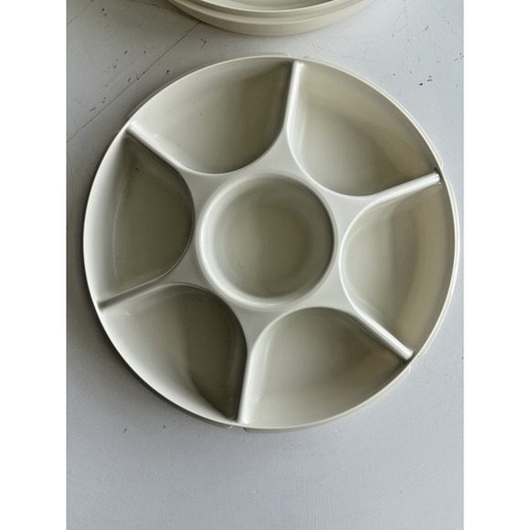Tupperware 1665-1 Divided Serving Tray Container With Lid 1665 - Picture 4 of 4